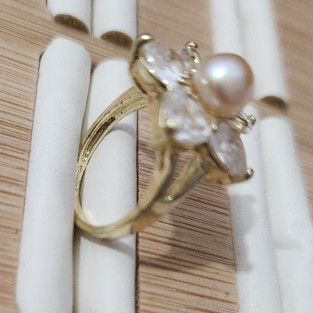 Elegant Gold Pearl and Crystal Ring - Picture 6 of 10